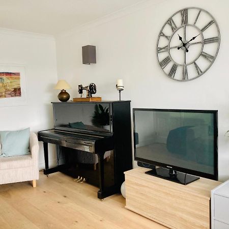 Welcoming Bungalow With Parking And Garden セント・アグネス エクステリア 写真