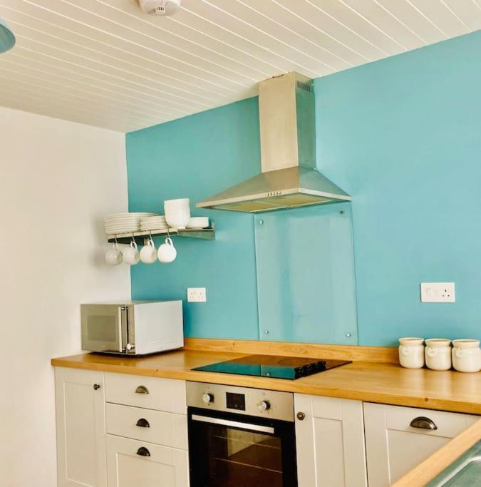 Welcoming Bungalow With Parking And Garden セント・アグネス エクステリア 写真