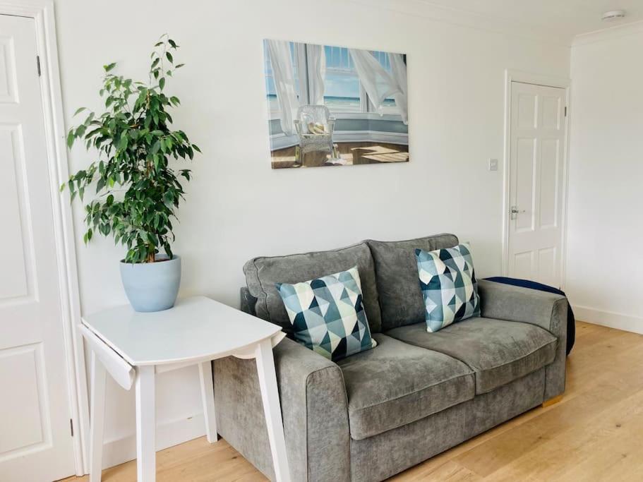 Welcoming Bungalow With Parking And Garden セント・アグネス エクステリア 写真