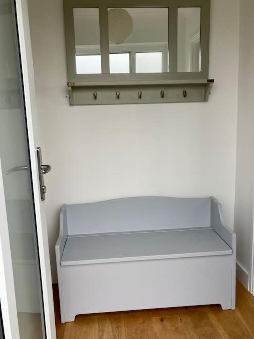 Welcoming Bungalow With Parking And Garden セント・アグネス エクステリア 写真